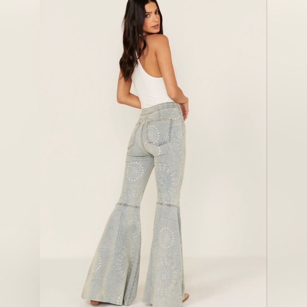 “NWT” Sz 30 Free People Just Float on Flare Jeans in Indigo Combo. #classic - Picture 3 of 6
